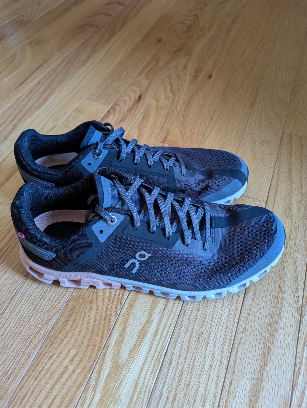 On Cloudflow 3.0 Women’s Helion Running Sneakers – Size 10 – Black/Rose Pink